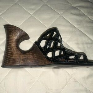 Alaïa Women's Sculpture Mule Sandal - Noir
Left Shoe Only